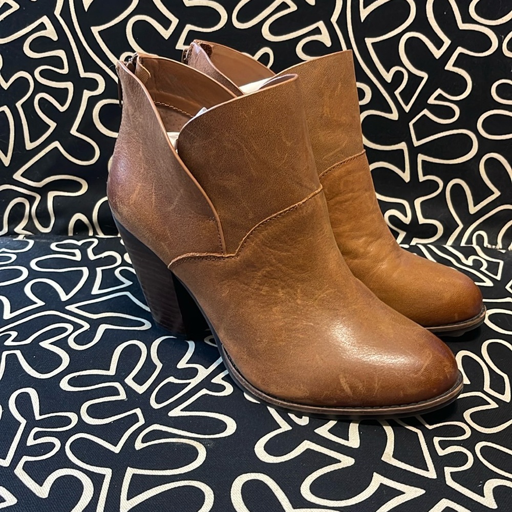 GB Gianni Bini NWOB Tan Camel Leather Heel Ankle Boot 8.5 - Heel Zip